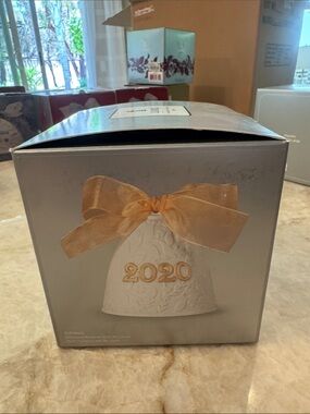 Lladro White and Gold 2020 Bell Figurine Box
